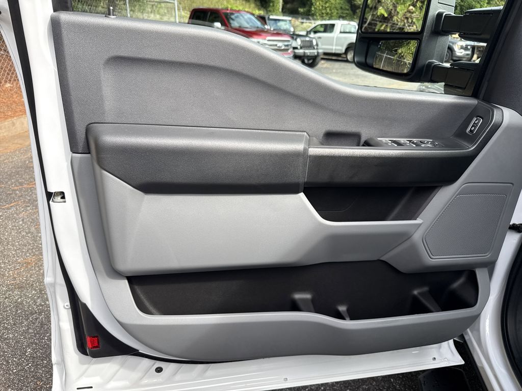 2026 Ford F-350 Super Duty XL - Photo 10