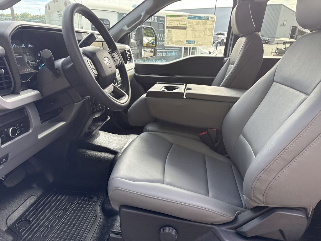 2026 Ford F-350 Super Duty XL - Photo 9