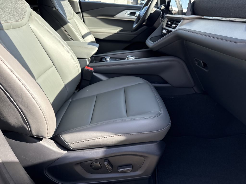 2026 Ford Explorer Active - Photo 13