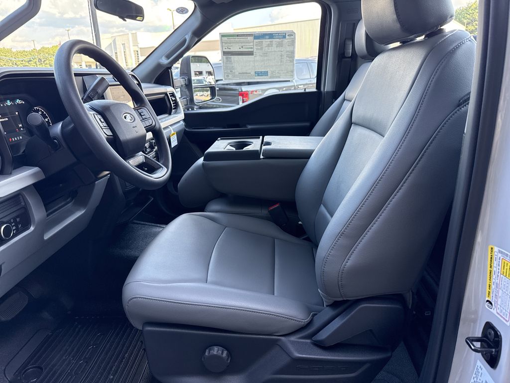 2026 Ford F-350 Super Duty XL - Photo 9