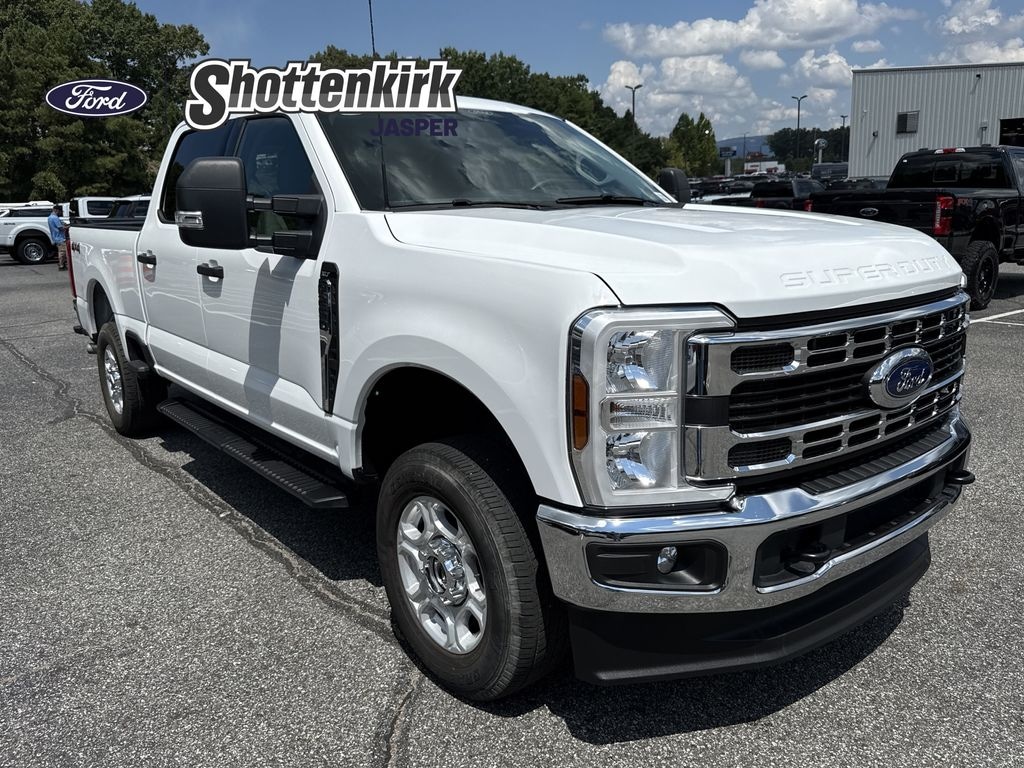 Used 2025 Ford F-250 XLT Crew Cab Truck