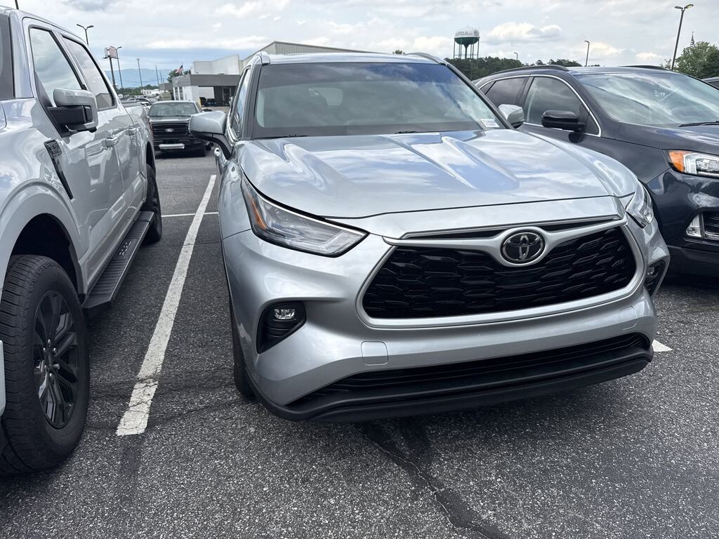 Used 2022 Toyota Highlander XLE SUV