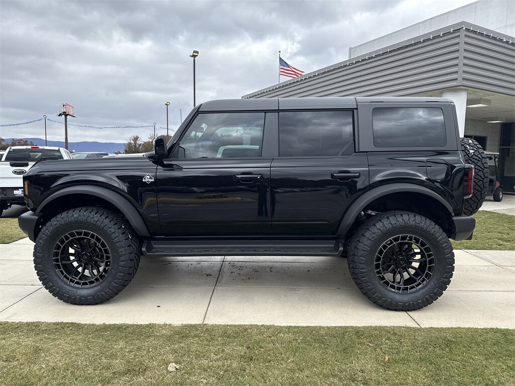 New 2025 Ford Bronco Outer Banks SUV