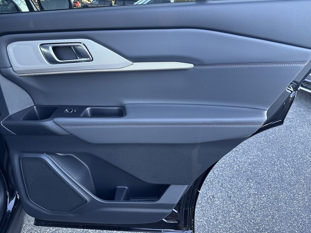 2026 Ford Explorer Active - Photo 17