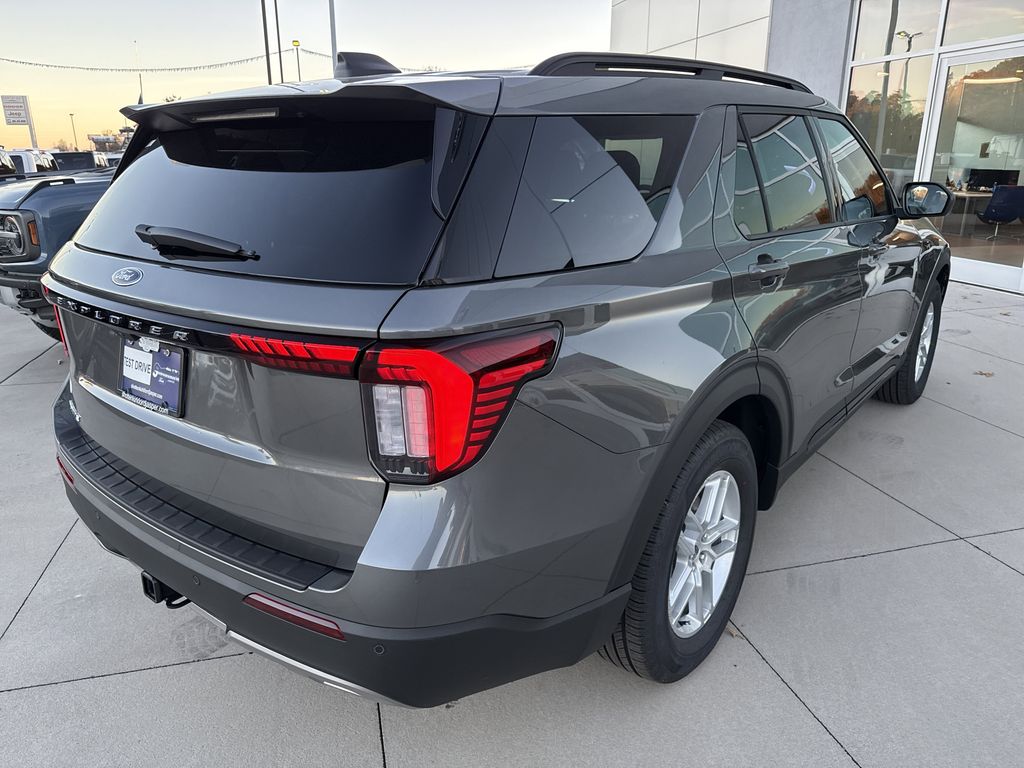2026 Ford Explorer Active - Photo 13