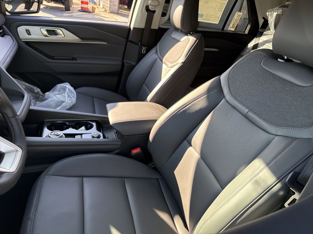 2026 Ford Explorer Active - Photo 10