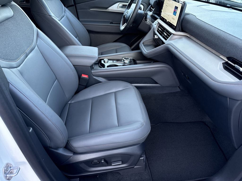 2026 Ford Explorer Active - Photo 13