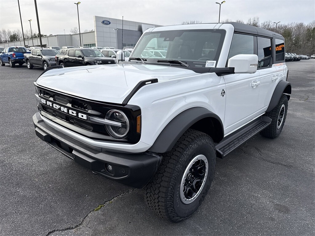 New 2025 Ford Bronco Outer Banks SUV