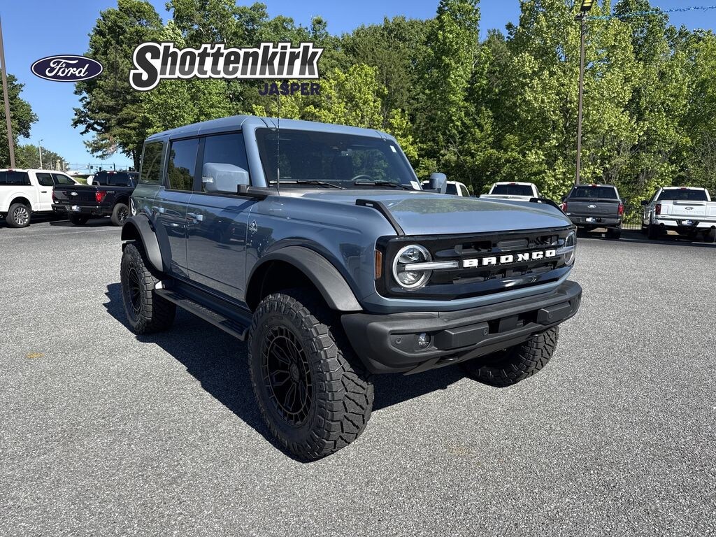 New 2025 Ford Bronco Outer Banks SUV