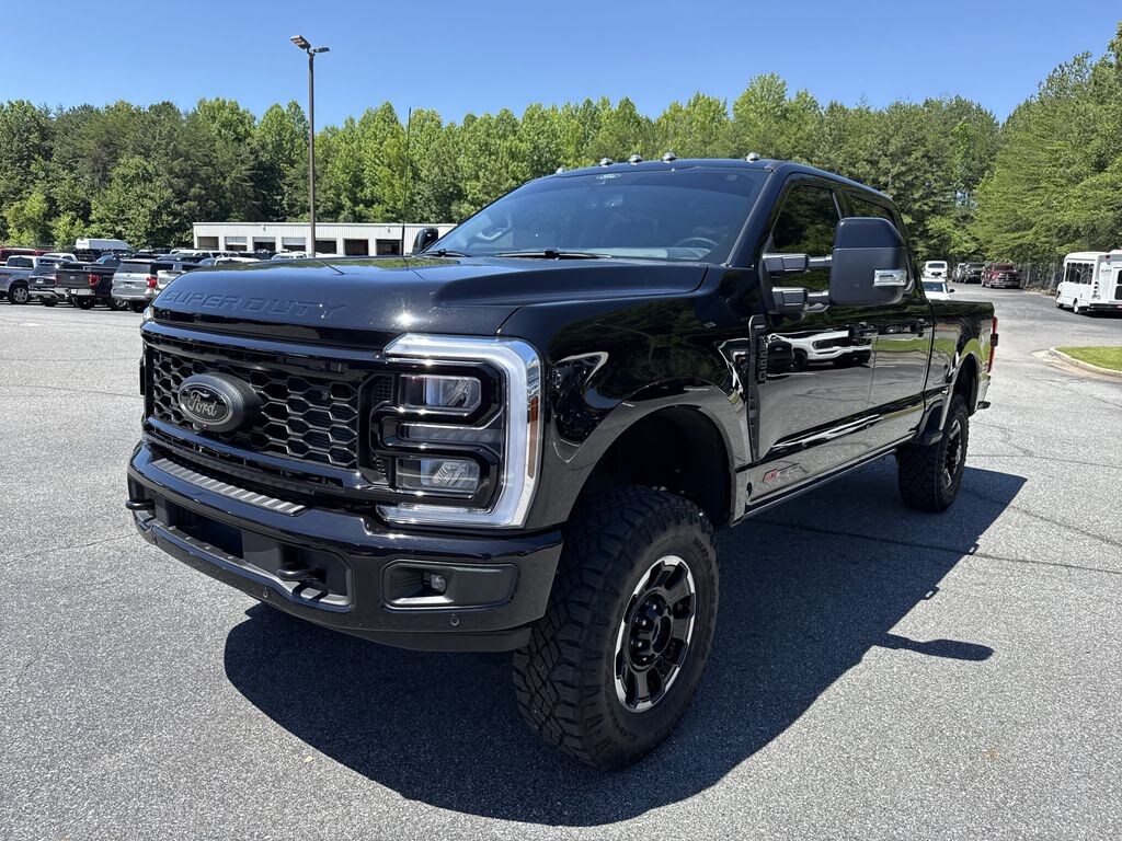 Used 2025 Ford F-250 Lariat Crew Cab Truck