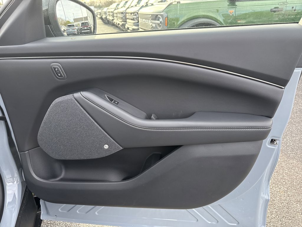 2025 Ford Mustang Mach-E Premium - Photo 15