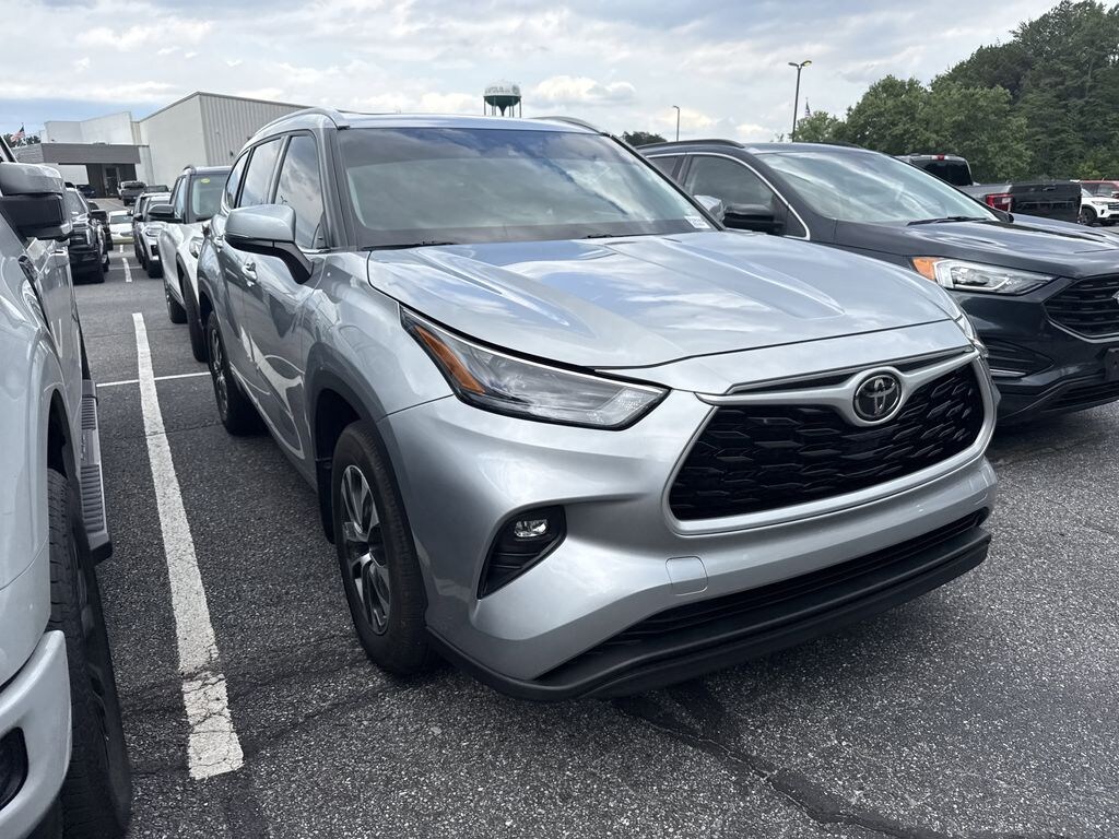 Used 2022 Toyota Highlander XLE SUV