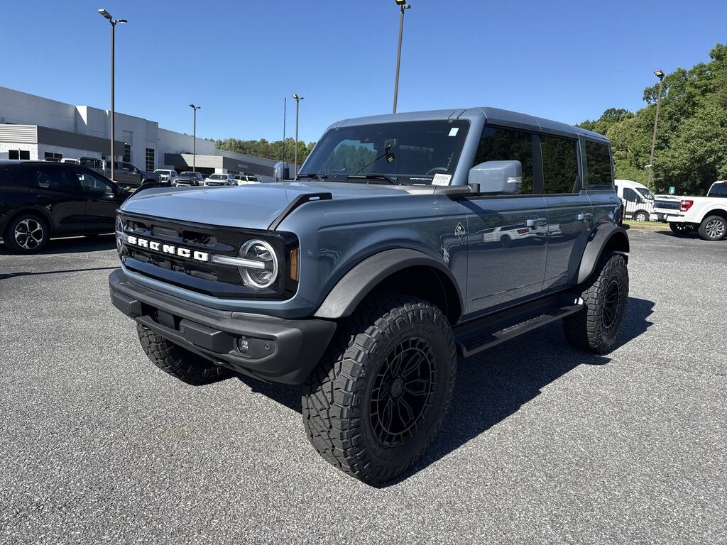 New 2025 Ford Bronco Outer Banks SUV