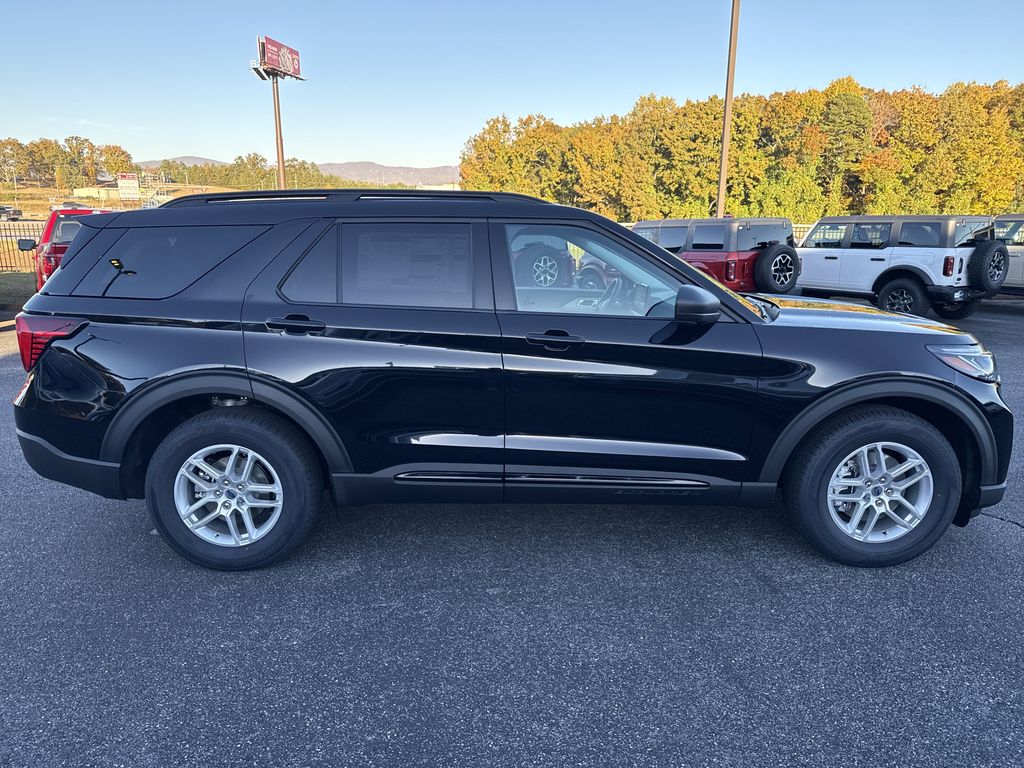 2026 Ford Explorer Active - Photo 8