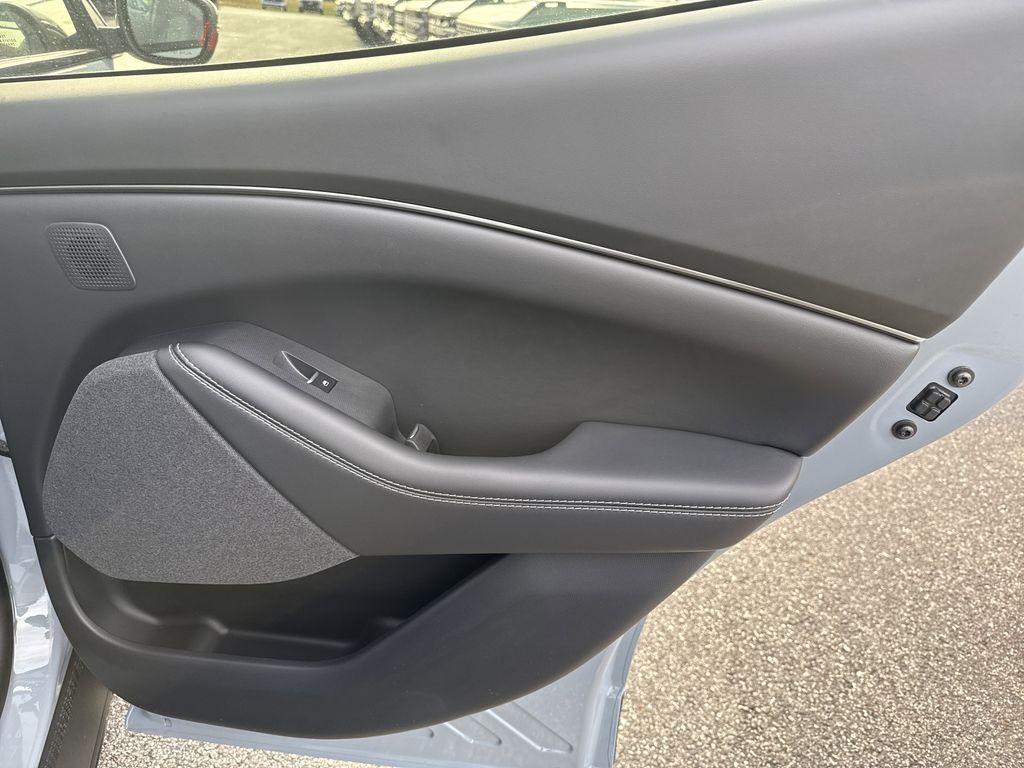 2025 Ford Mustang Mach-E Premium - Photo 17