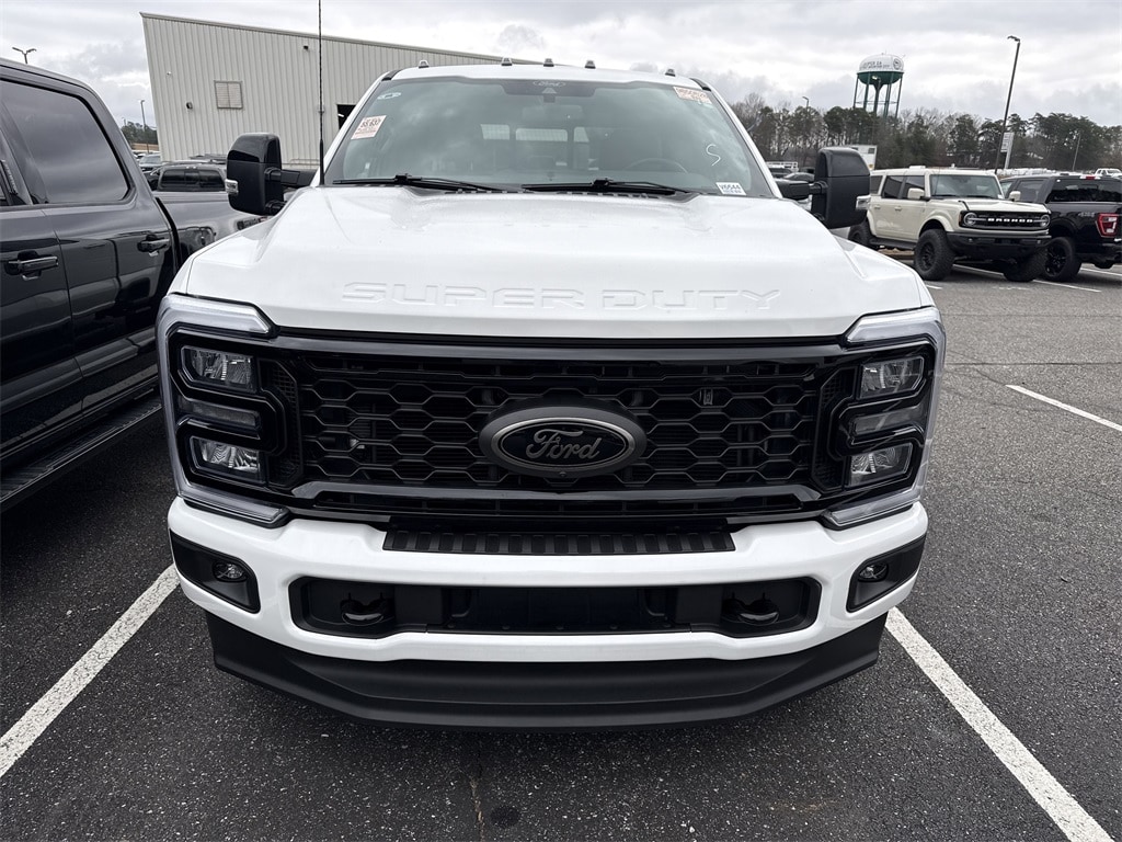 Used 2025 Ford F-250 Lariat Crew Cab Truck
