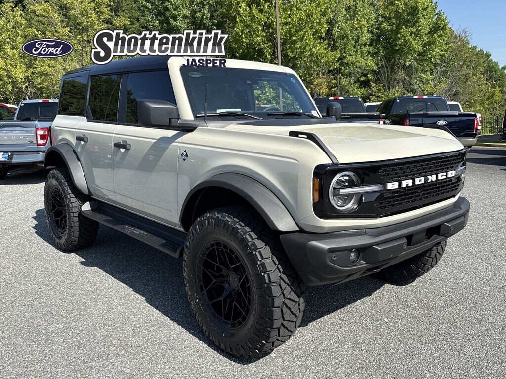 New 2026 Ford Bronco Outer Banks SUV
