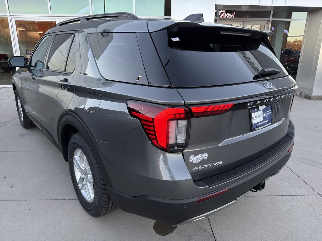 2026 Ford Explorer Active - Photo 9
