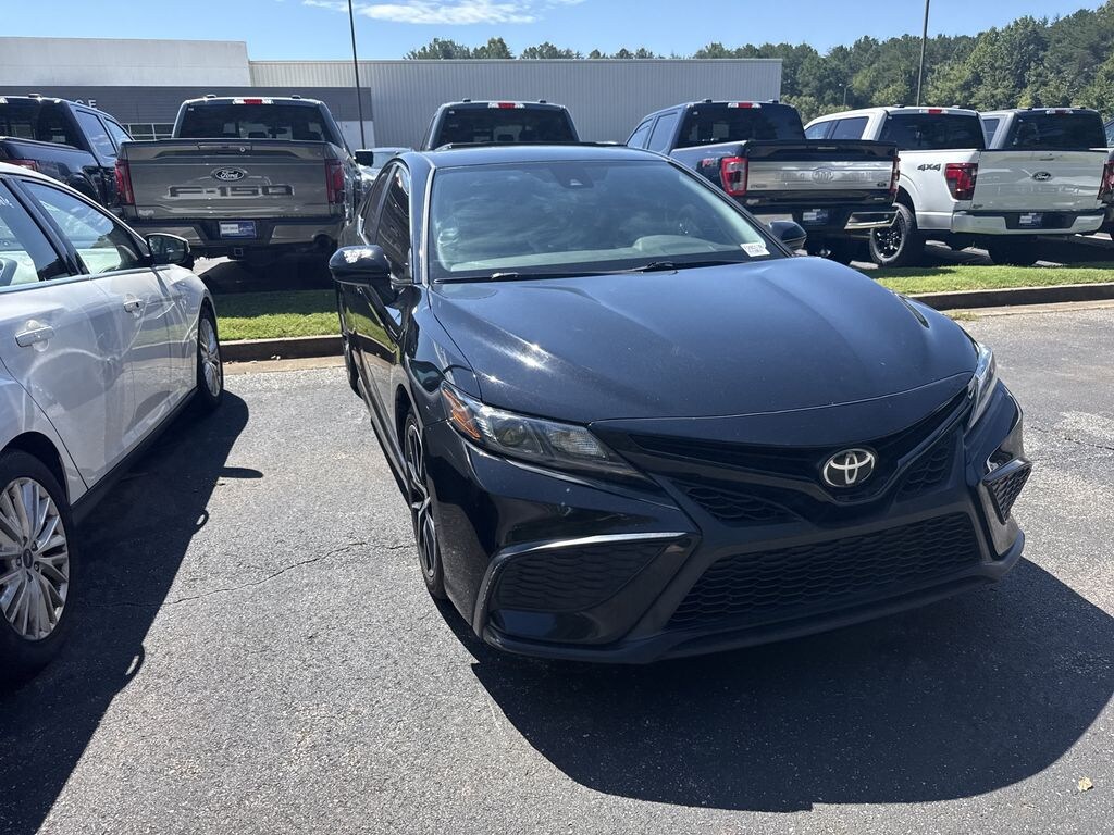 Used 2021 Toyota Camry SE Sedan