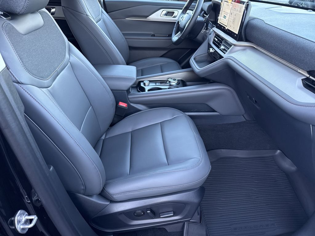2026 Ford Explorer Active - Photo 13
