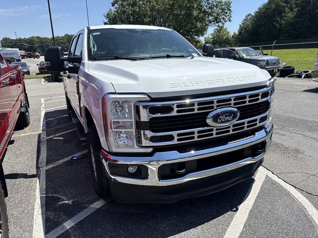 Used 2025 Ford F-250 XLT Crew Cab Truck