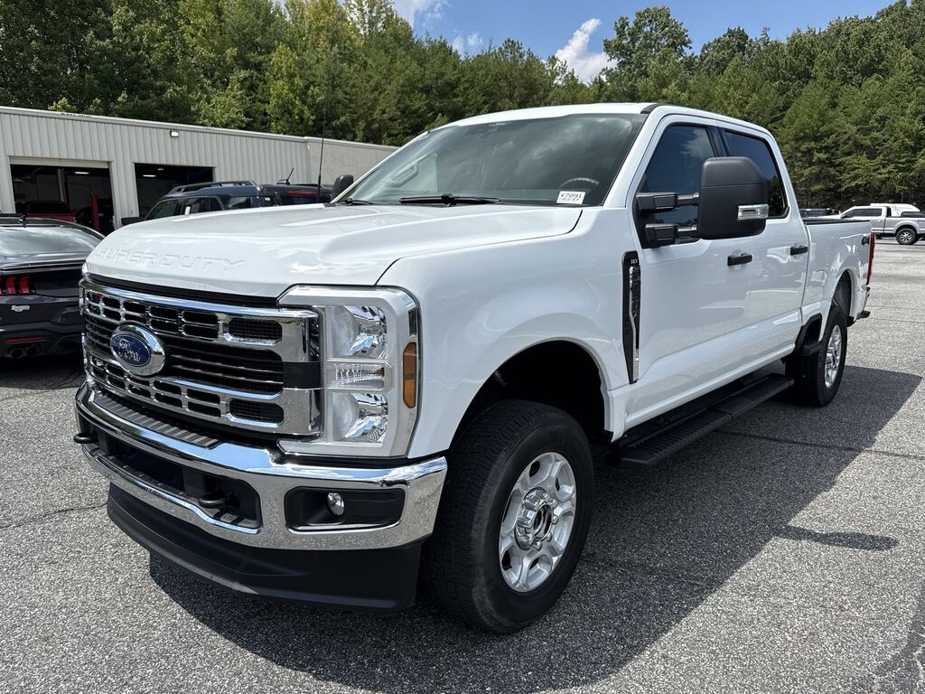 Used 2025 Ford F-250 XLT Crew Cab Truck
