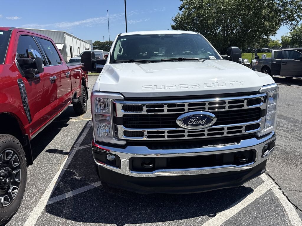 Used 2025 Ford F-250 XLT Crew Cab Truck