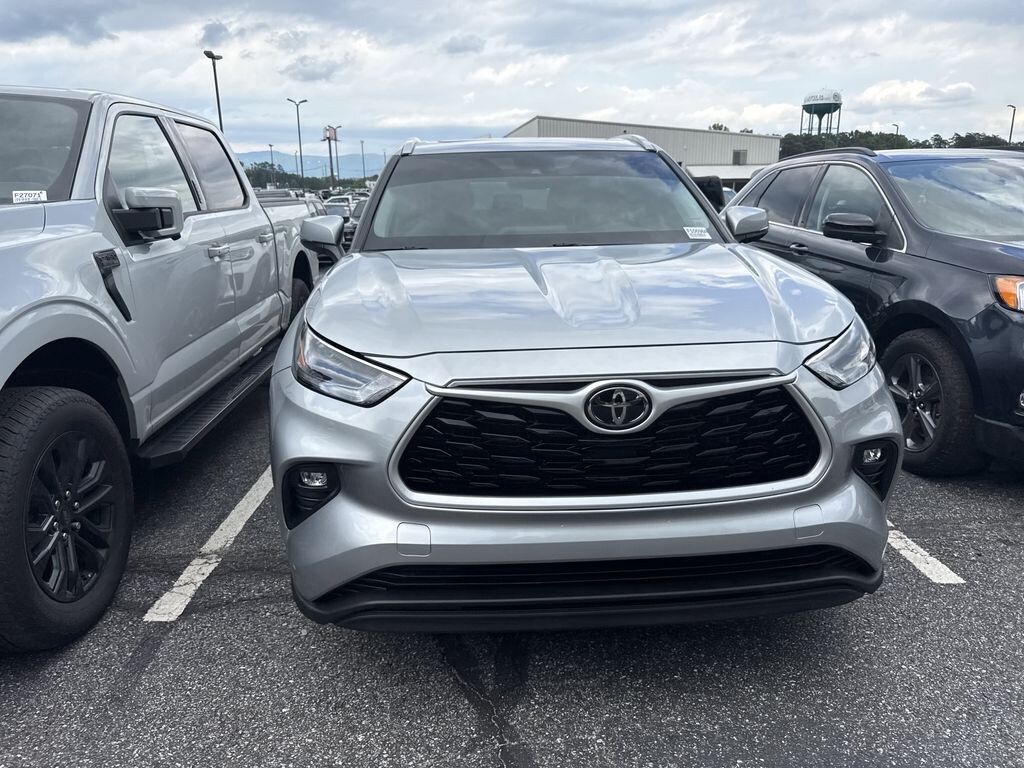 Used 2022 Toyota Highlander XLE SUV
