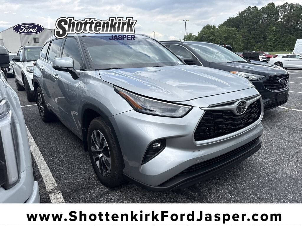 Used 2022 Toyota Highlander XLE SUV