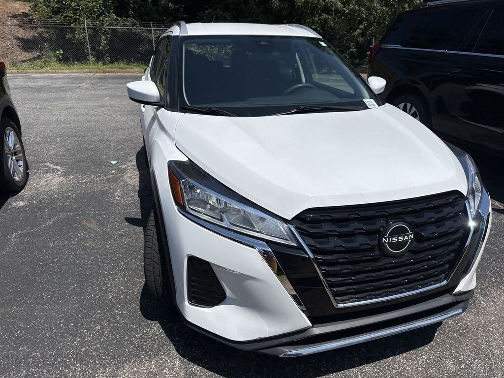Used 2022 Nissan Kicks SV SUV