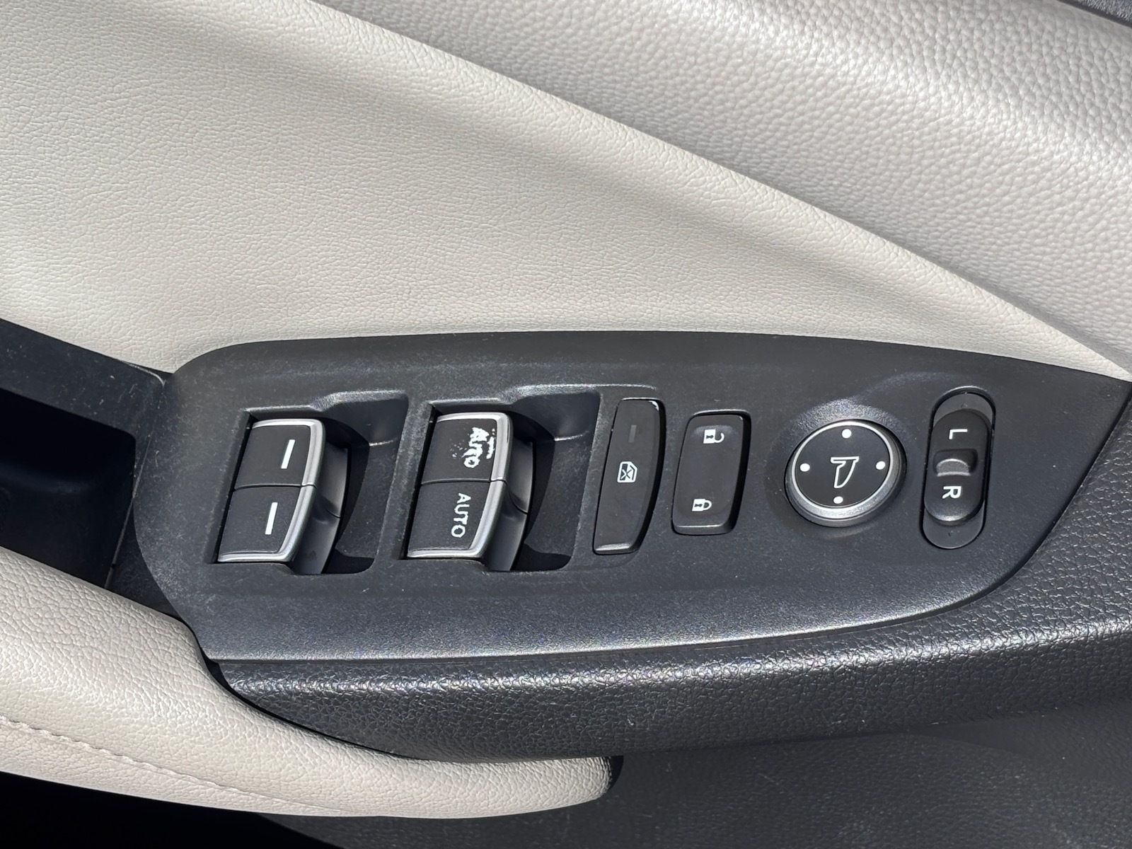 2018 Honda Accord LX - Photo 21