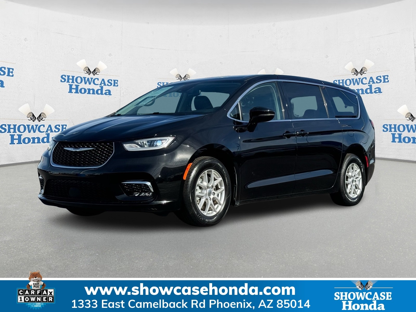 2024 Chrysler Pacifica Touring L's photo