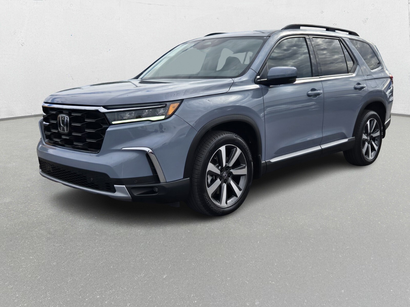 2025 Honda Pilot Touring photo 2