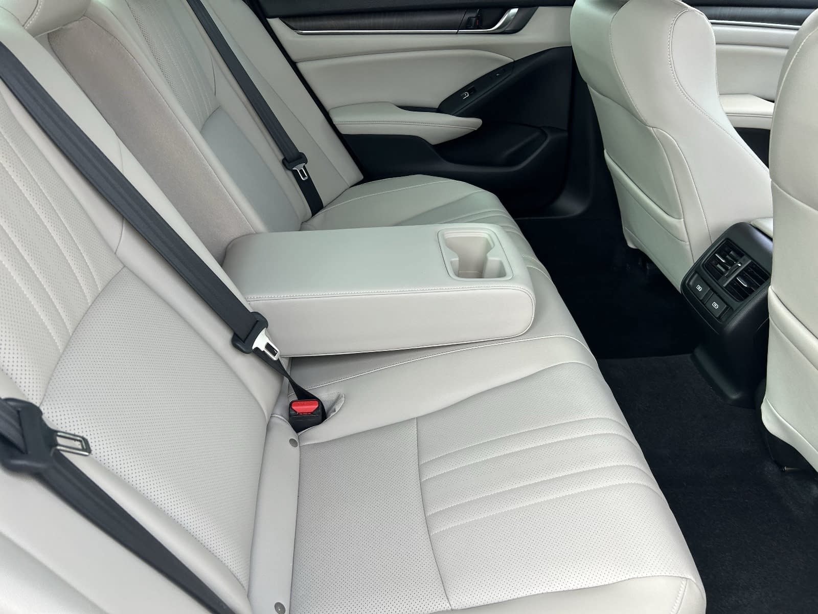 2022 Honda Accord Touring - Photo 17
