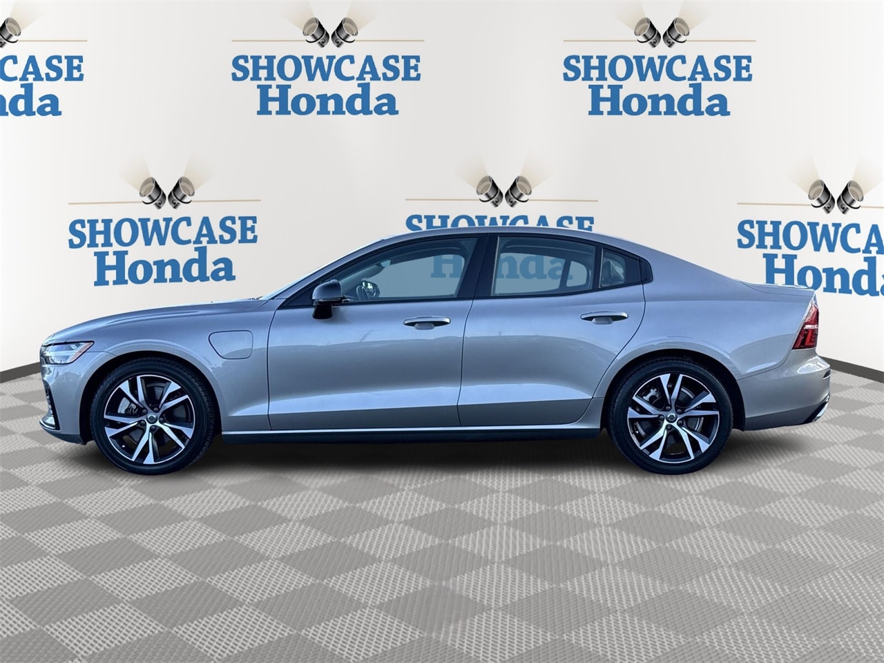 Used 2021 Volvo S60 R-Design Expression with VIN 7JRBR0FZ2MG122863 for sale in Phoenix, AZ