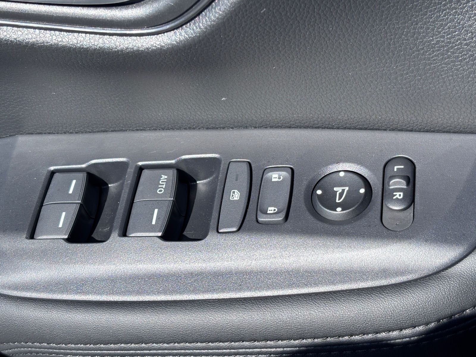 2025 Honda HR-V LX - Photo 21
