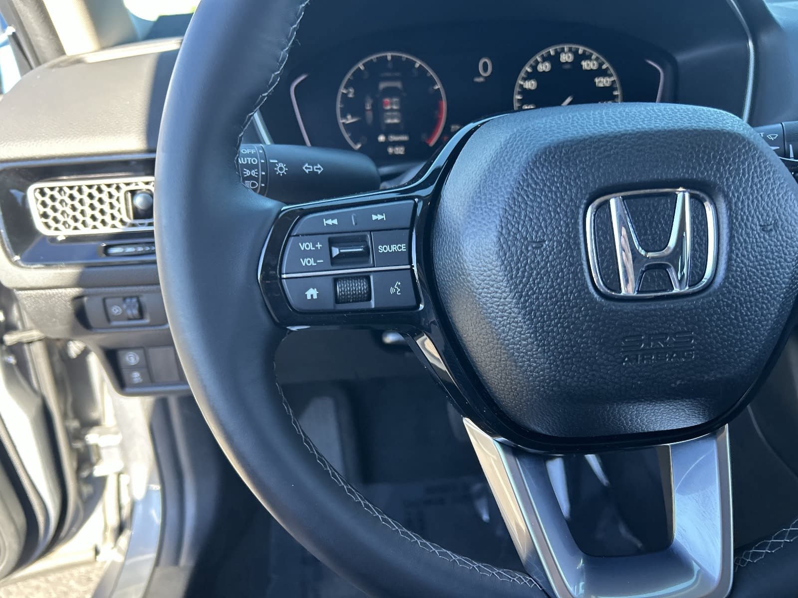 2024 Honda Civic Hatchback EX-L - Photo 28