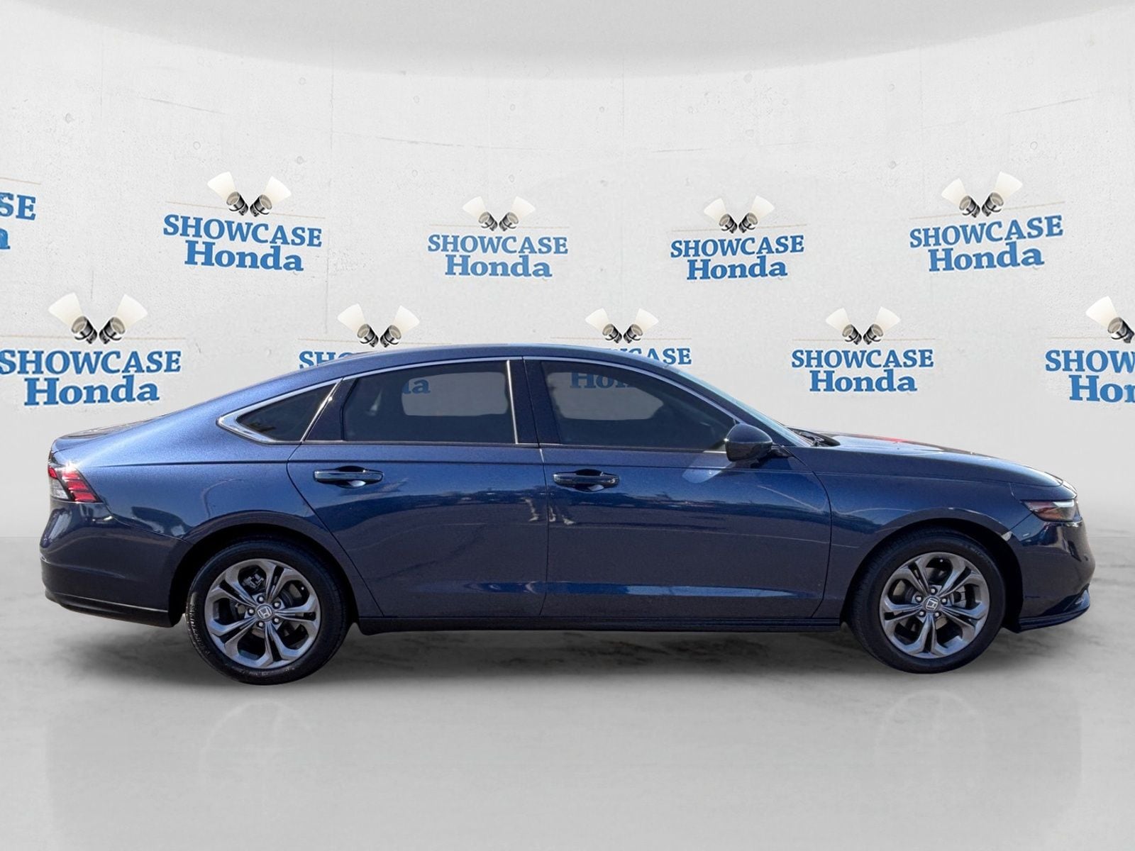 2023 Honda Accord EX - Photo 9