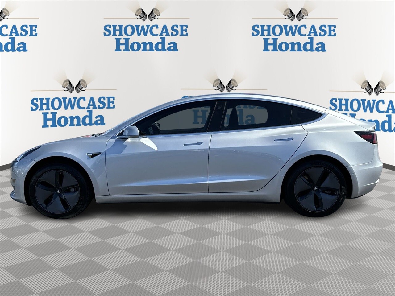 Used 2018 Tesla Model 3 Long Range with VIN 5YJ3E1EA5JF032404 for sale in Phoenix, AZ