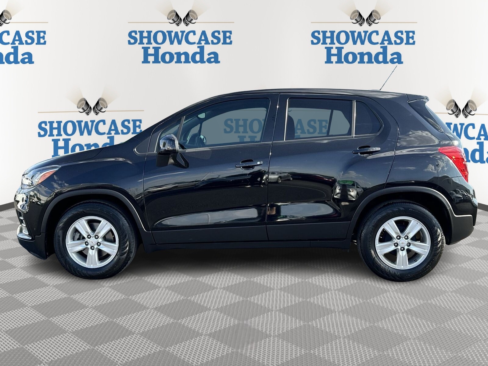 Used 2020 Chevrolet Trax LS with VIN KL7CJKSB1LB056216 for sale in Phoenix, AZ