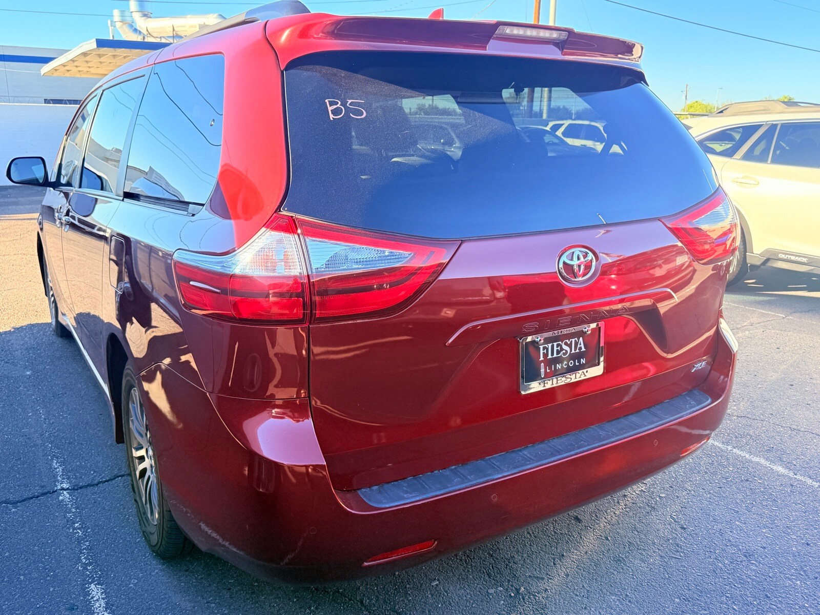 2020 Toyota Sienna XLE photo 2