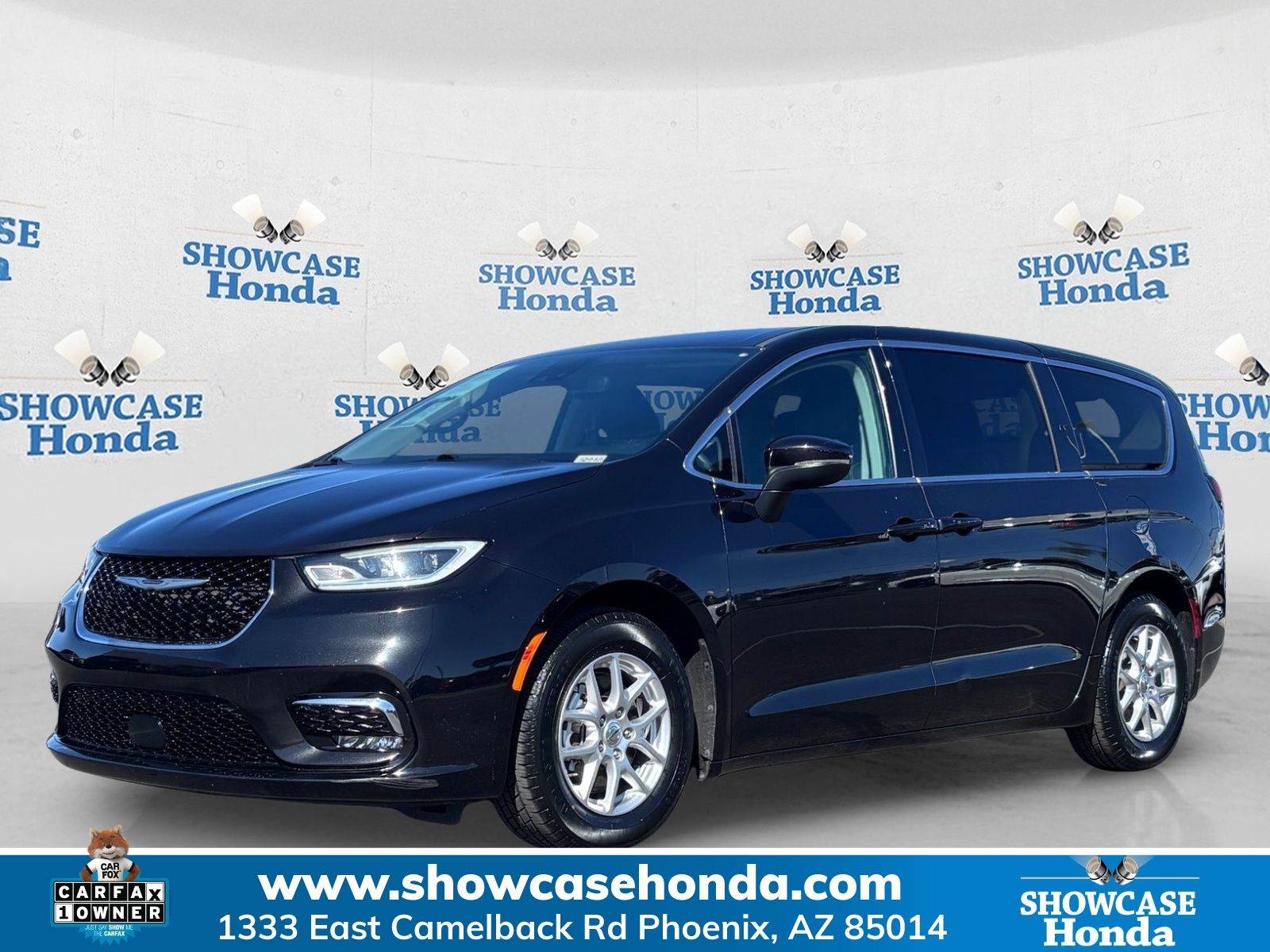 2023 Chrysler Pacifica Touring L's photo