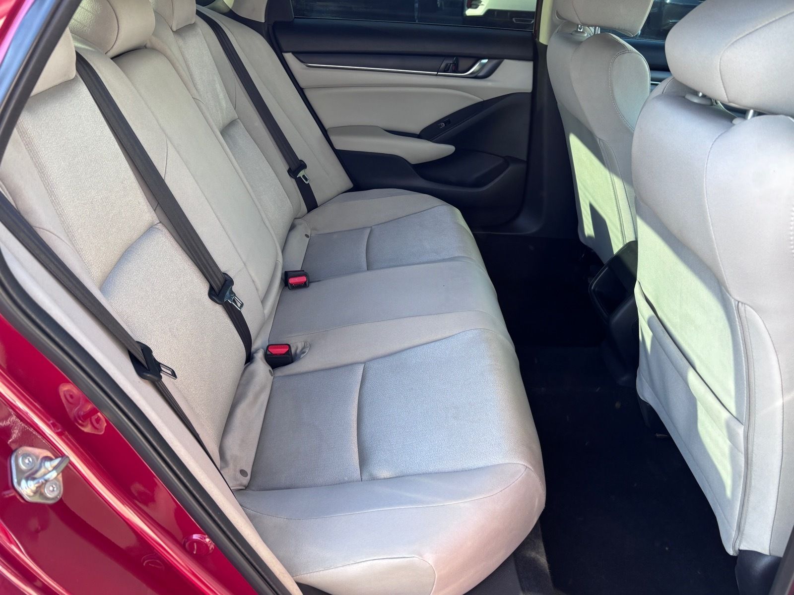 2018 Honda Accord LX - Photo 15