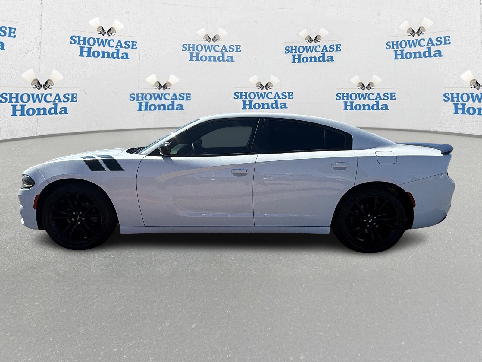 2017 Dodge Charger SXT photo 3