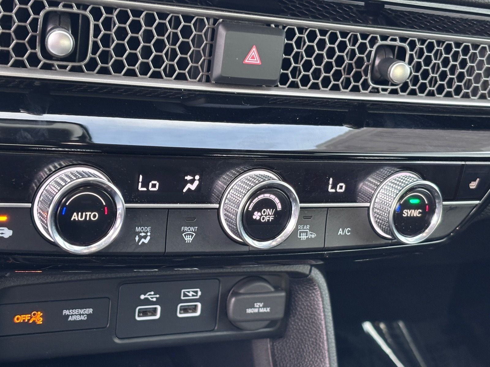 2024 Honda Civic Touring - Photo 30