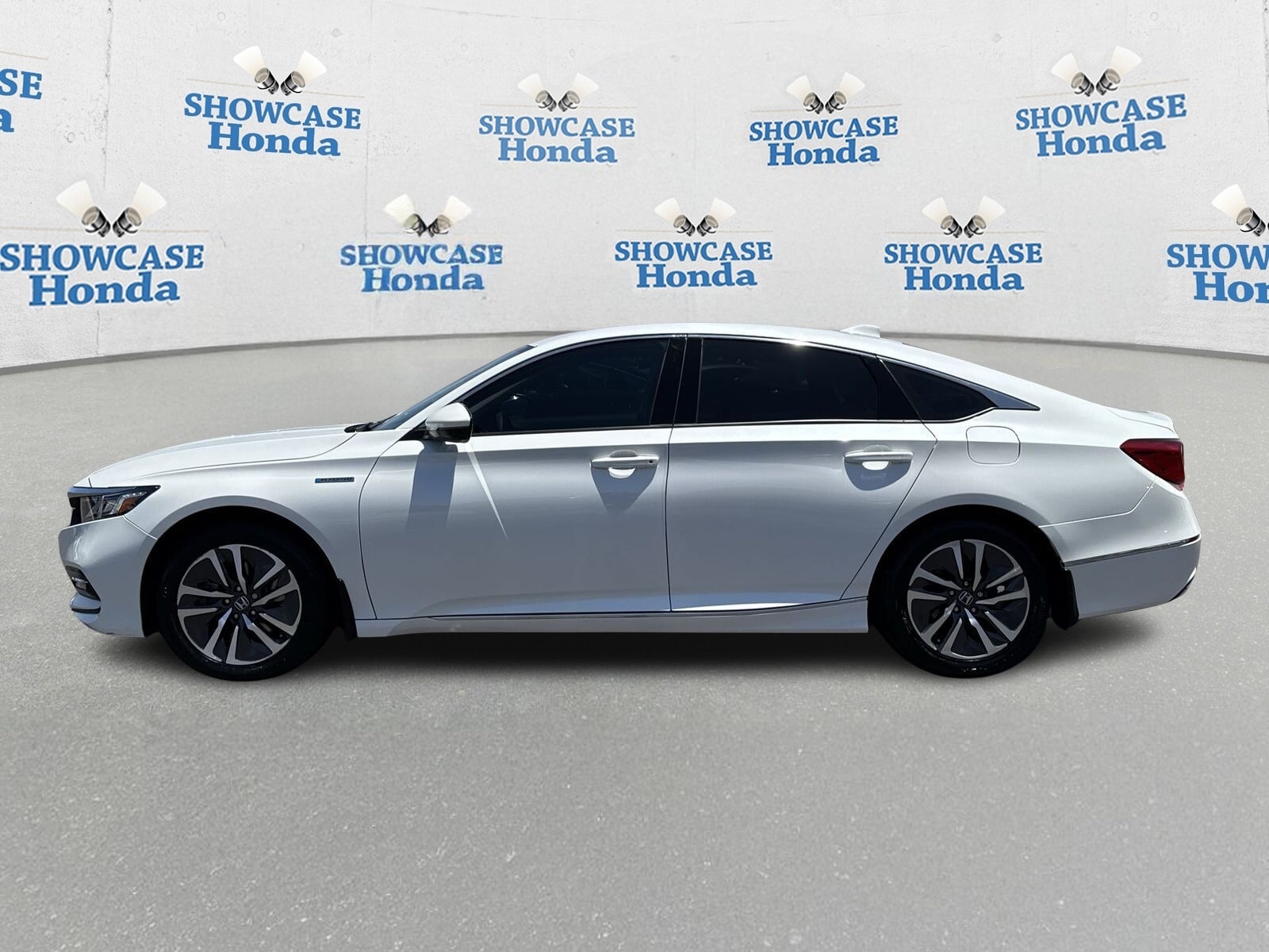 Used 2018 Honda Accord Hybrid EX-L with VIN 1HGCV3F51JA015557 for sale in Phoenix, AZ