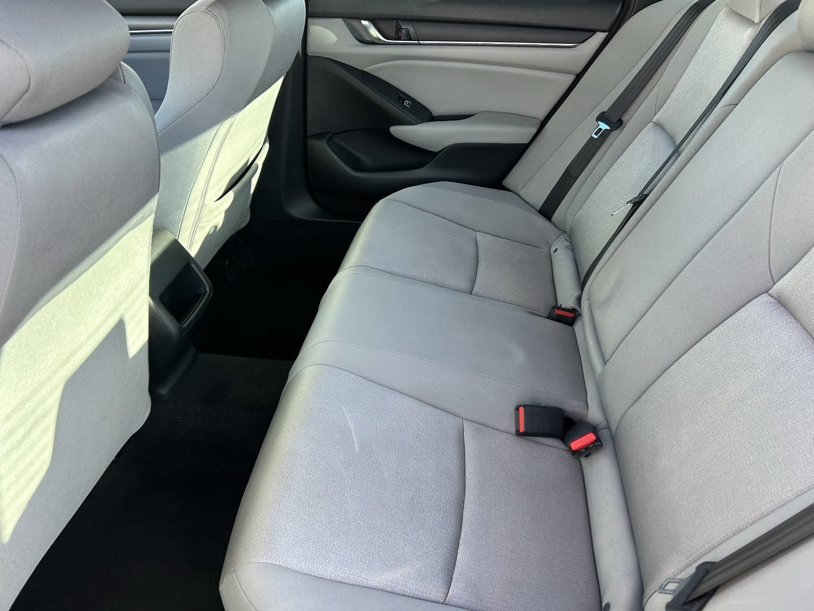 2018 Honda Accord LX - Photo 20