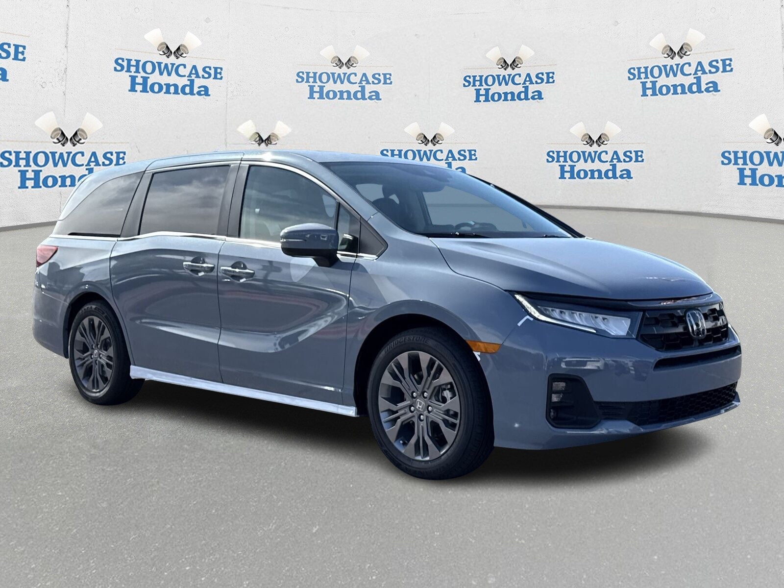 2026 Honda Odyssey Touring photo 4