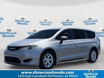 2017 Chrysler Pacifica Touring-L Van