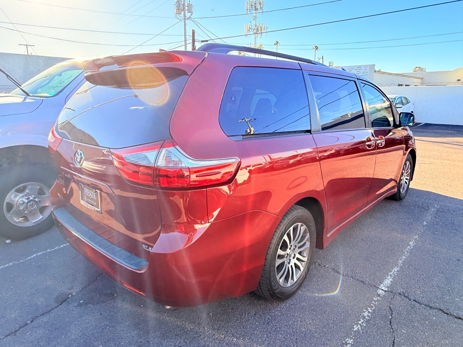 2020 Toyota Sienna XLE photo 3